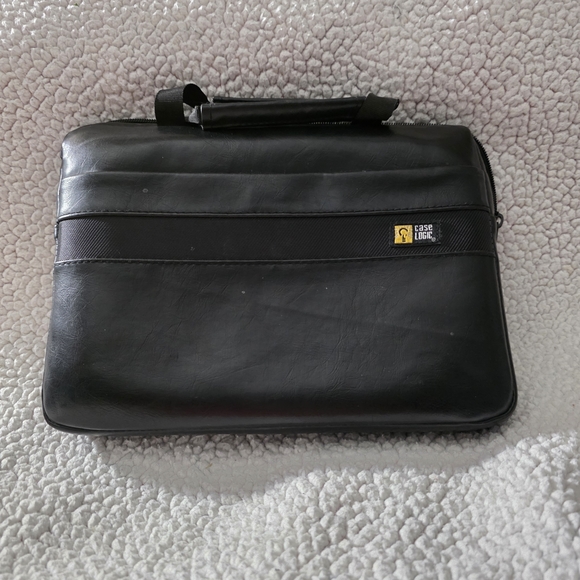 Portable DVD Player with Screen - Gray - Picture 2 of 6